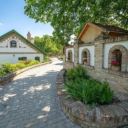 Provence Birtok 2*