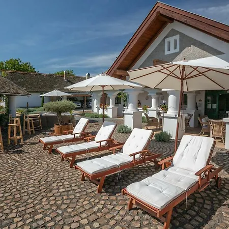 Provence Birtok Hotel Decs