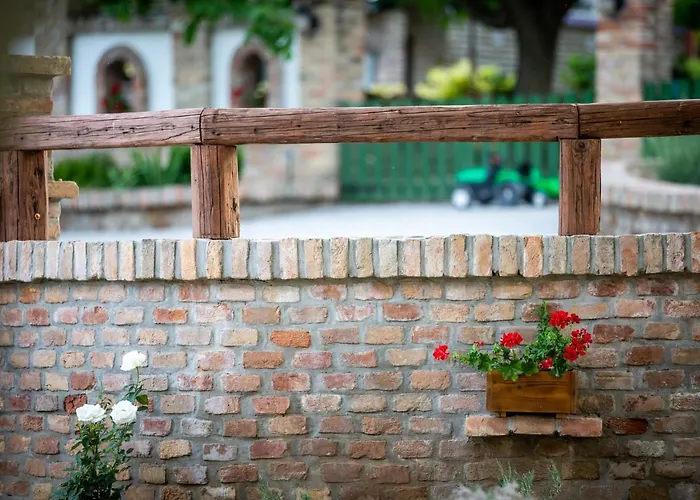 Provence Birtok Hotel Decs