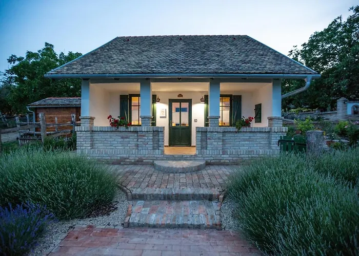 Provence Birtok Hotel Decs